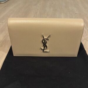 YSL Classic Monogram Clutch Leather
Classic Monogram Clutch Leather / neutral